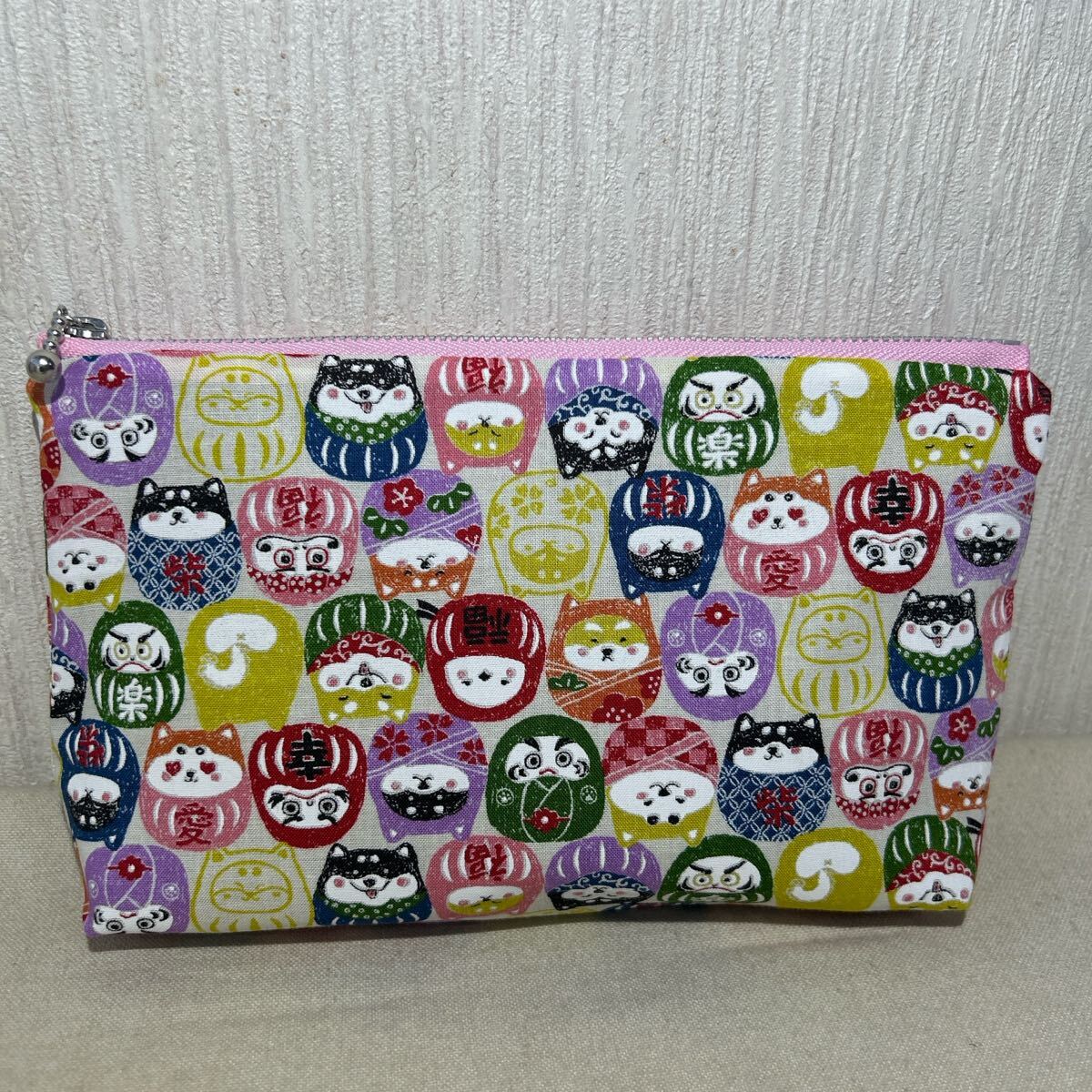 ポーチ/ハンドメイド /コスメポーチ/小物入れ /20cmポーチ/ダルマの犬カラフル