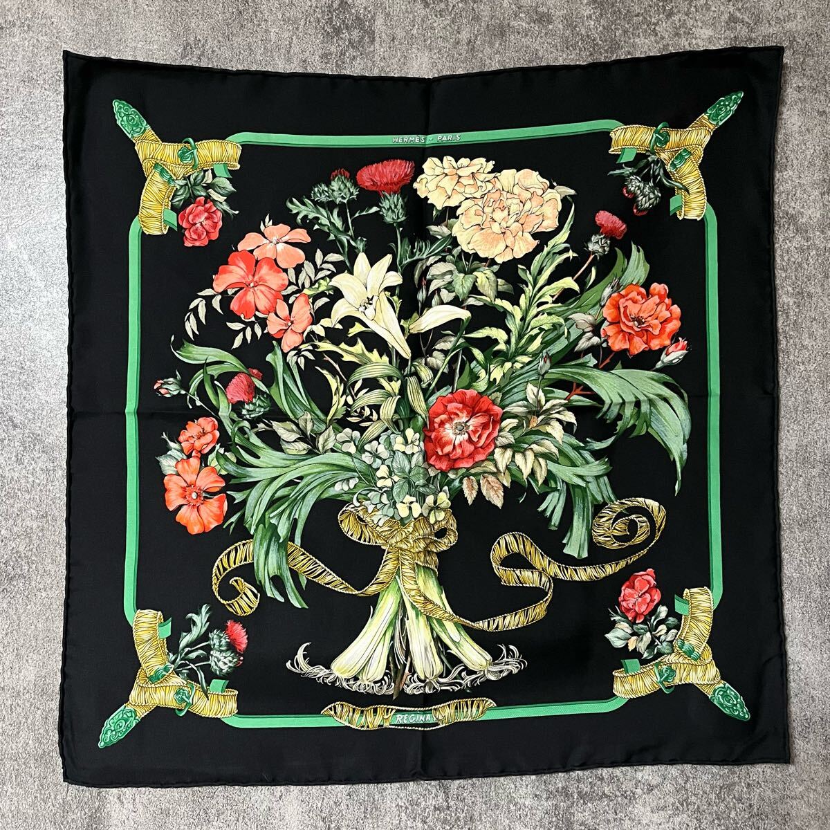 エルメス HERMES スカーフ カレ45 REGINA 女王陛下 大判スカーフ エルメス HERMES スカーフ カレ45 REGINA 女王陛下 大判スカーフ