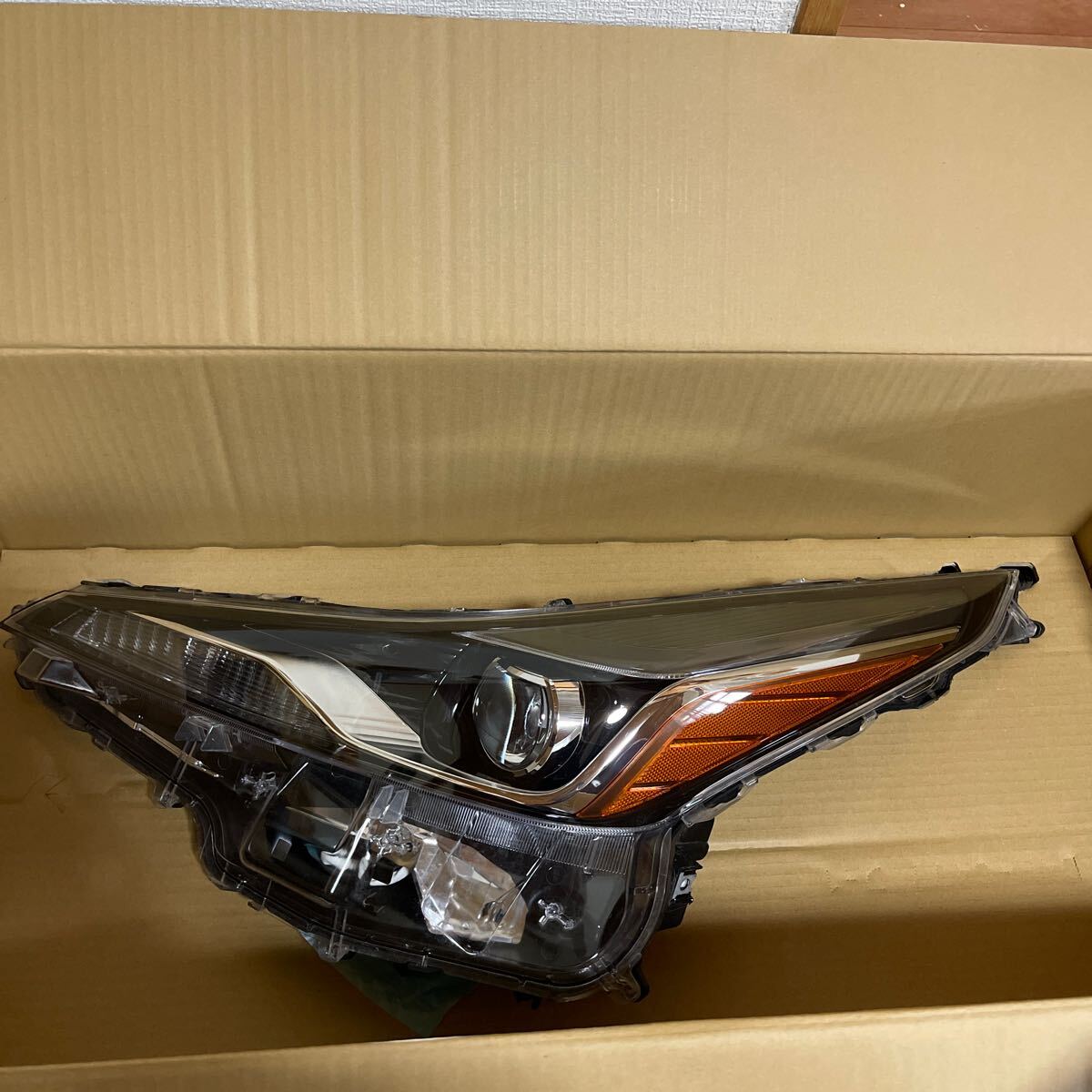 50系プリウス　後期　ZVW51 左ヘッドライト プリウス 50系/ZVW50/ZVW51/ZVW55 純正 後期 左 ヘッドライト