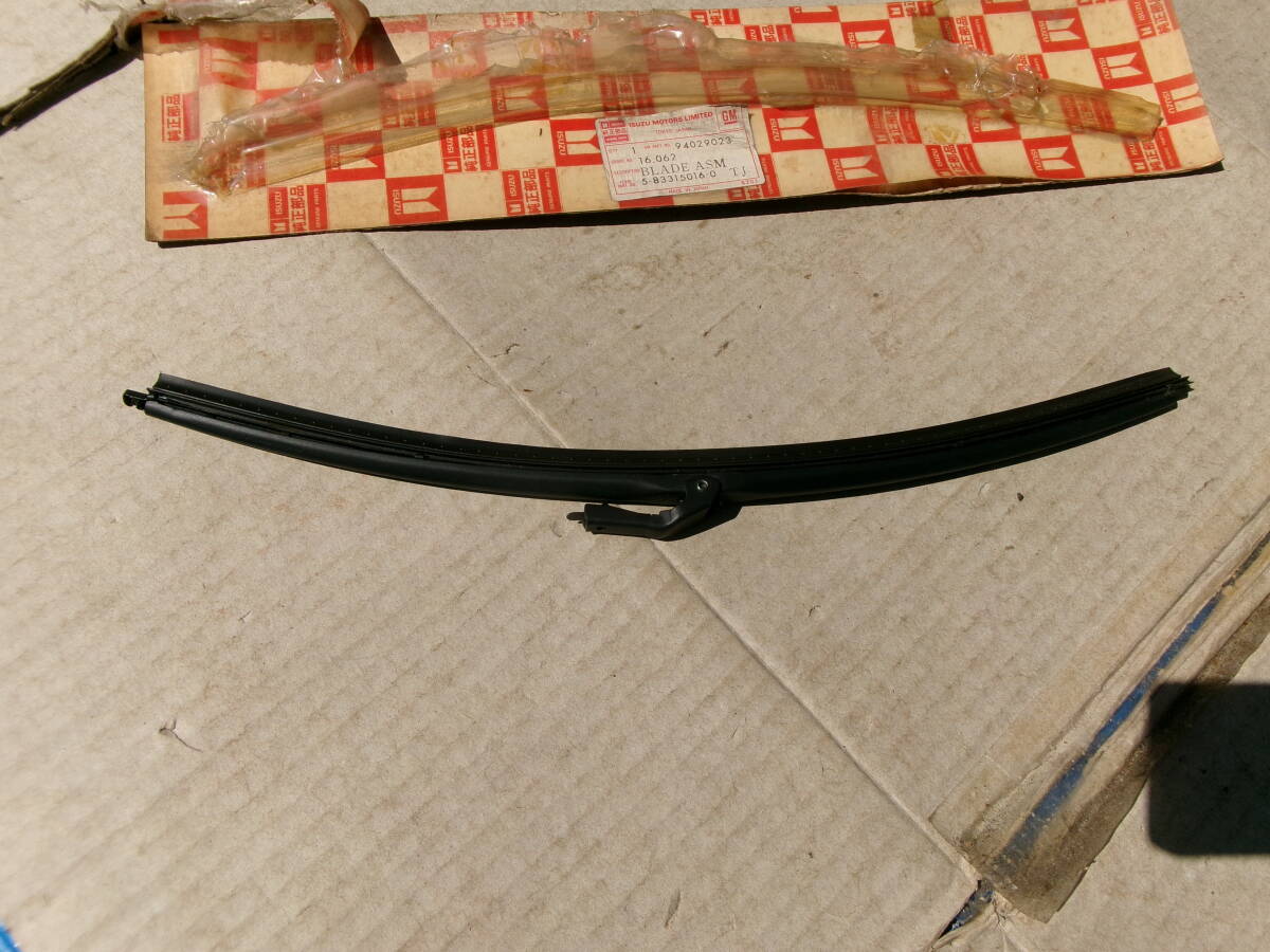 舊車、いすゞ純正品、適合不明、ワイパーブレード37、5㎝、1本のみ、品番5-83315016-0、117クーペ、ベレット、ジェミニ、ファーゴ、エルフ