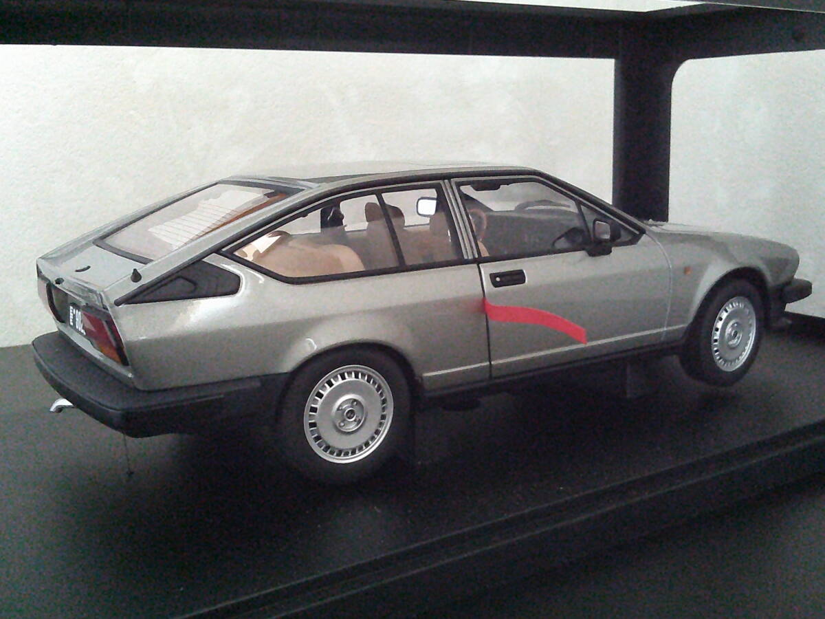 AUTOart 1/18 Alfa Romeo Alfetta GTV 2.0 1980 Alpha Romeo Alf .ta Auto Art миникар литье под давлением модель не выставленный товар 