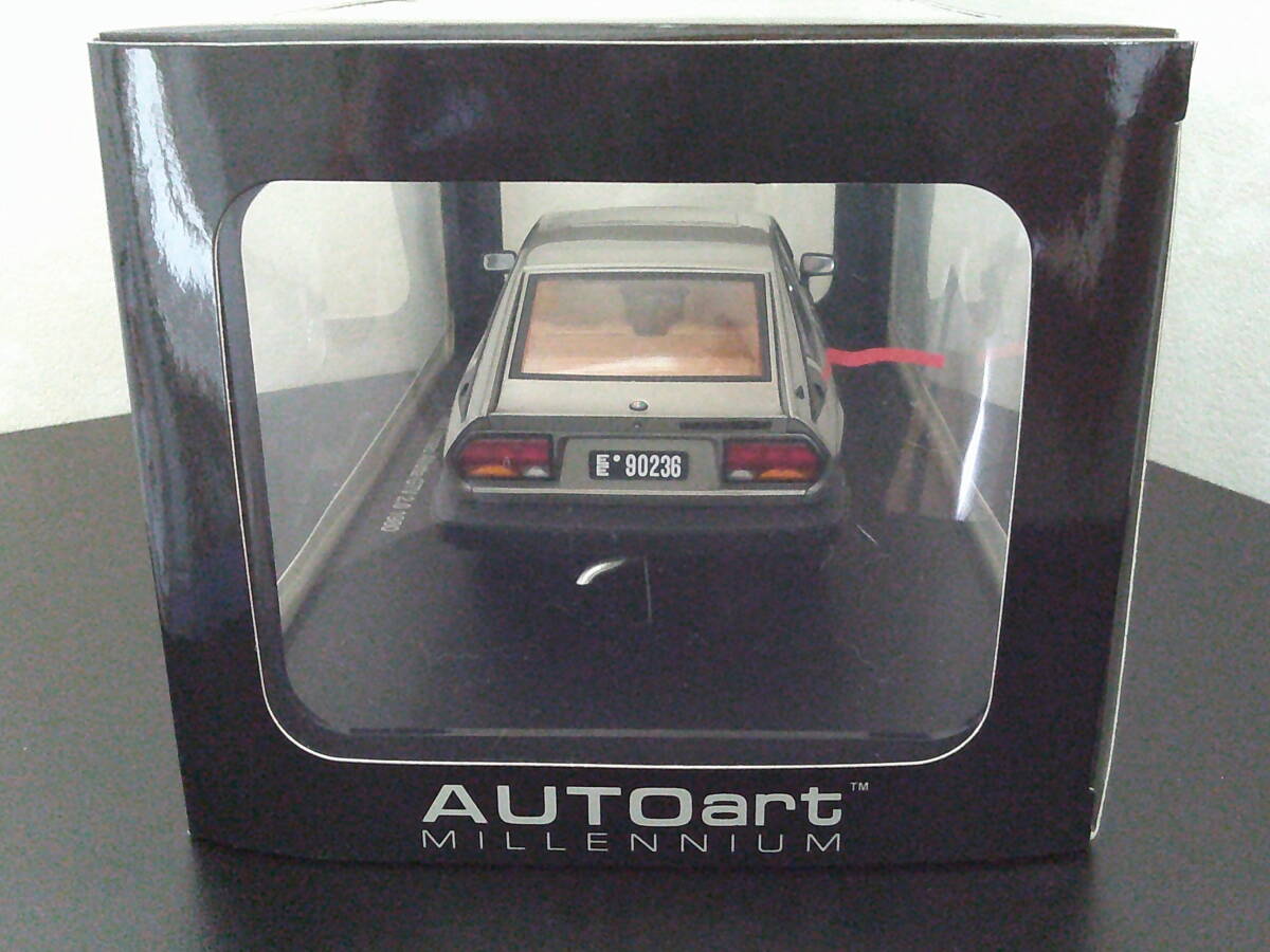 AUTOart 1/18 Alfa Romeo Alfetta GTV 2.0 1980 Alpha Romeo Alf .ta Auto Art миникар литье под давлением модель не выставленный товар 