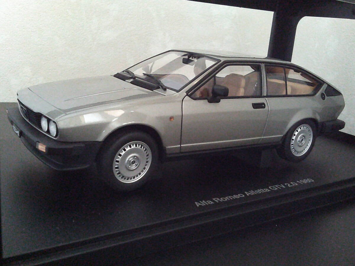 AUTOart 1/18 Alfa Romeo Alfetta GTV 2.0 1980 Alpha Romeo Alf .ta Auto Art миникар литье под давлением модель не выставленный товар 