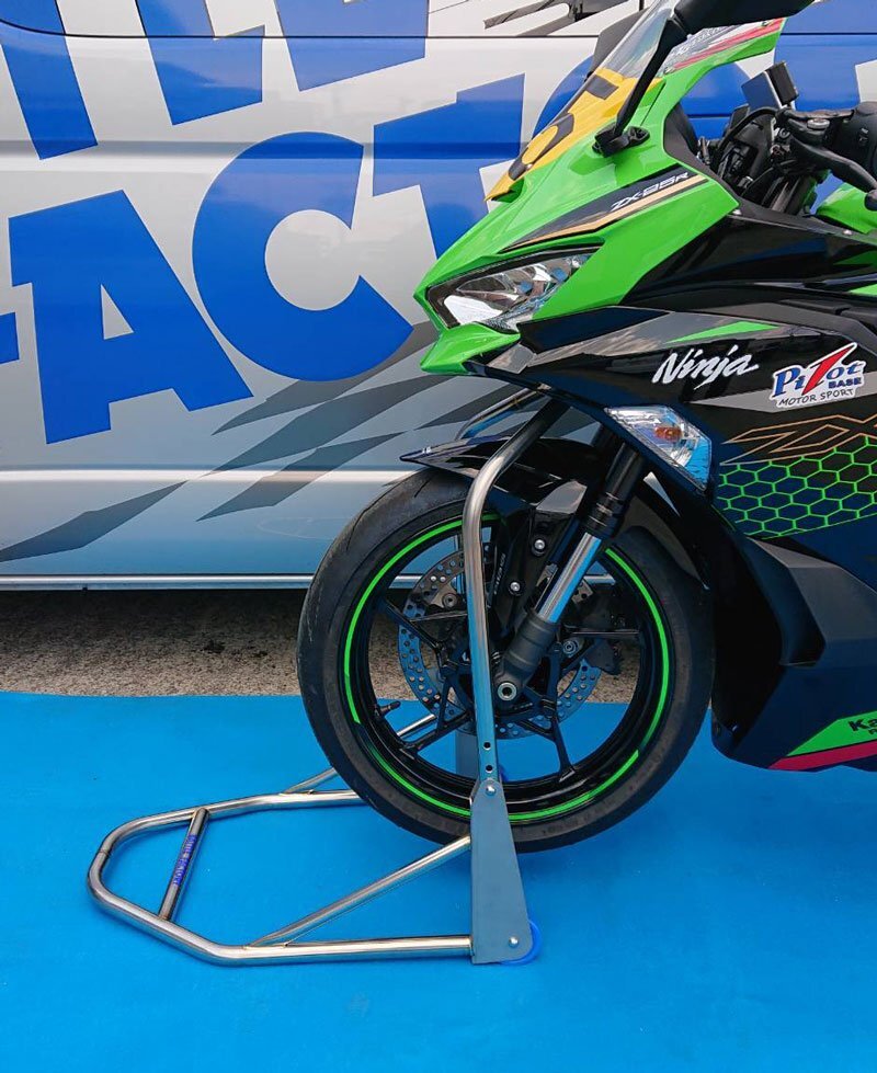 Ninja ZX-25R（ZX250E）ニンジャ　　　フロントアジャストスタンド　BA00-285BFM15　バトルファクトリー　