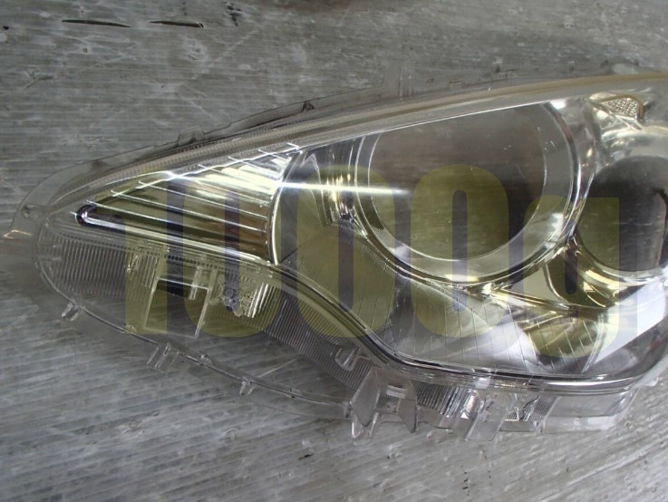 【トヨタ純正新品】TOYOTA 未使用品 ★超希少品★ アクア NHP10 ヘッド ランプ レンズ 左右セット ガスケット付 前期 ハロゲン用 ライト_画像4