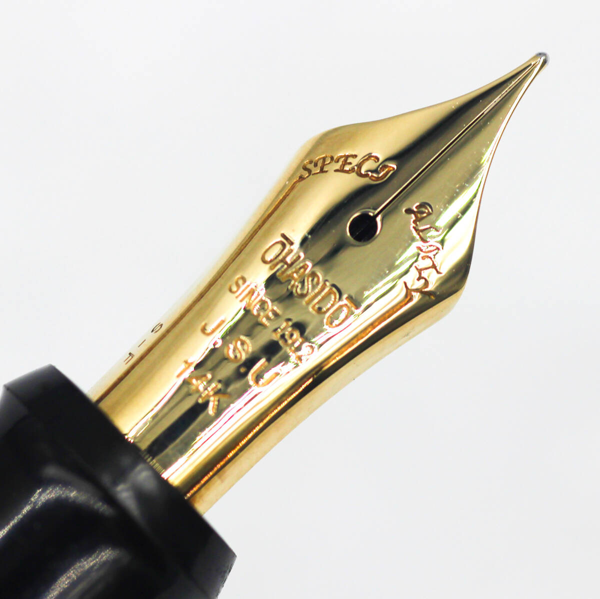 極美品 大橋堂 エボナイト 本漆涂 黒 中軸 尻細(xì) 極太18金無(wú)垢リング 現(xiàn)代の名工植原榮一 萬(wàn)年筆 セーラー制14金クーゲルS-Ｆニブ 桐箱付