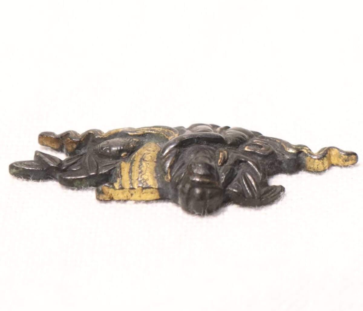 刀剣 銅製 一作物 金彩入小振り目貫~図柄不詳~ 刀装具_画像9