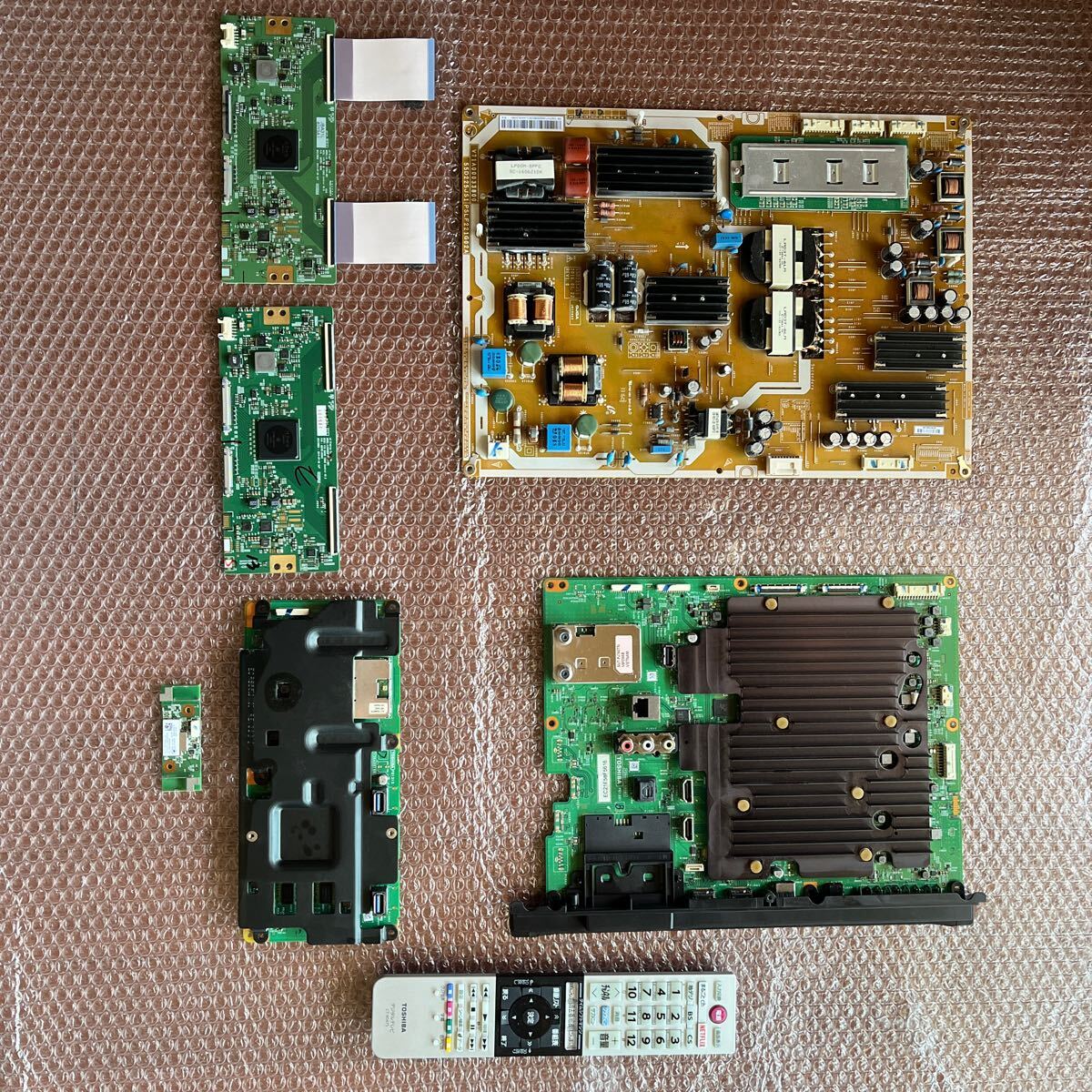 東芝REGZA 55Z700X 電源基板、コントロール基板、T-CON×2、他基板、ケーブル一式、リモコン