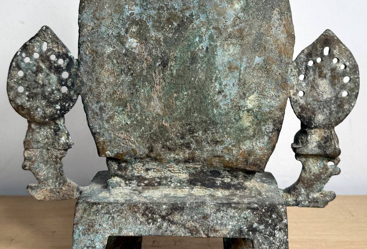 火頭形三尊塼仏（伝橘寺出土）｜奈良国立博物館