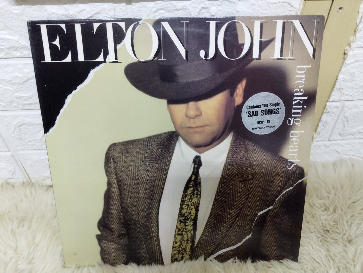 【ハイブリッド洗浄】レコード/洋楽【3點(diǎn)以上で送料無料!! 】ELTON JOHN breaking hearts LLD287