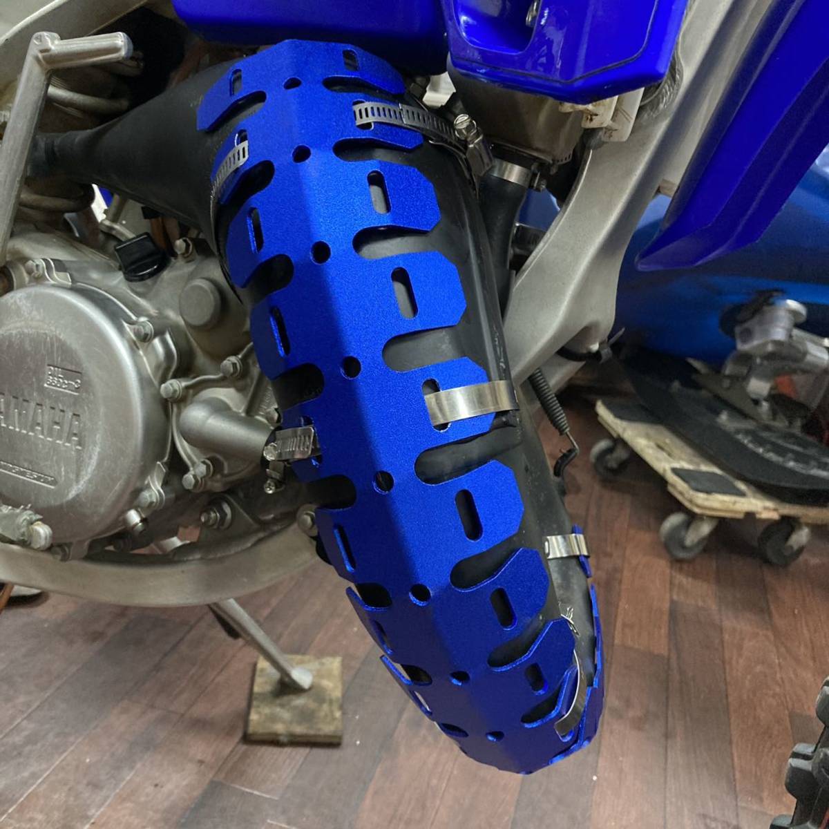 チャンバーガード 黒 YZ125 YZ125X YZ250X KX65 KX85 KX100 YZ85 CR85 RM85 CRM250R CRM250AR RMX250R DT230 ランツァ DT200WR CR125