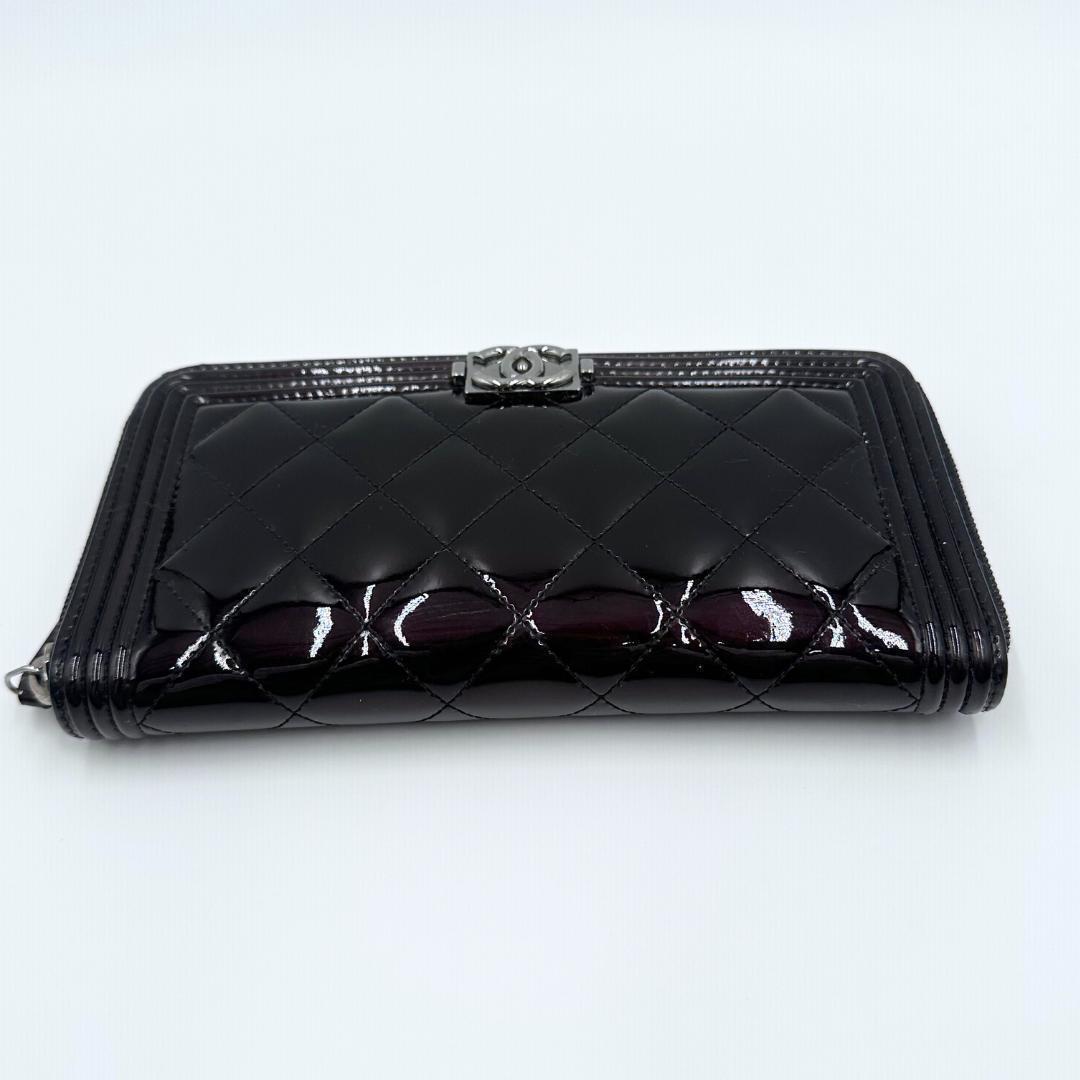 【美品】Chanel ボーイシャネル ラウンドファスナー パテント 長(zhǎng)財(cái)布 R2100