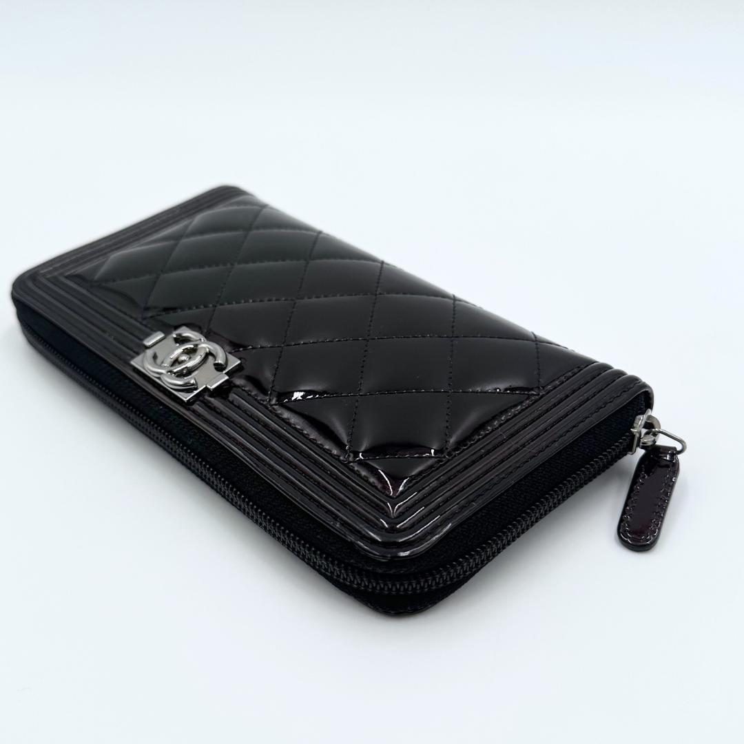 【美品】Chanel ボーイシャネル ラウンドファスナー パテント 長(zhǎng)財(cái)布 R2100