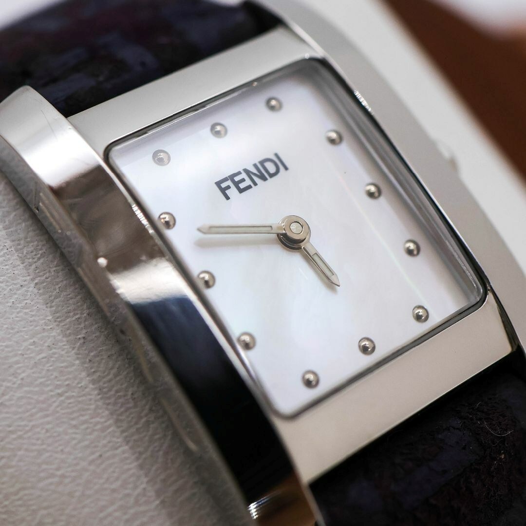 稼働 FENDI 腕時計 7000L シェル文字盤 純正レザーベルト 1703 稼働 FENDI 腕時計 7000L シェル文字盤 純正レザーベルト 1703