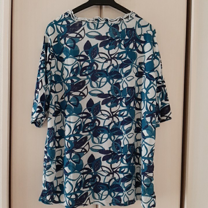 新品タグ付【M～L】CARINA 春夏 薄手 半袖 カットソー ミセス レディース　首元フリル　白　青　花柄　 送料無料　5224-1305