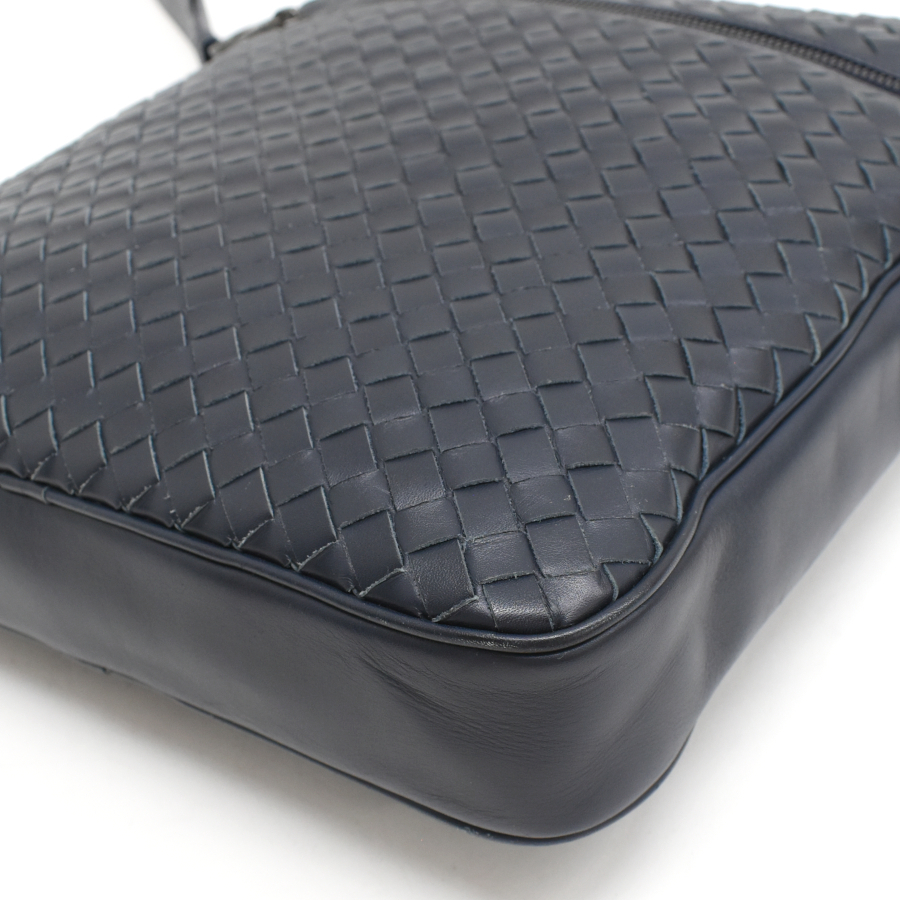ボッテガヴェネタ クロスボディ ショルダーバッグ イントレチャート レザー ネイビー BOTTEGA VENETA