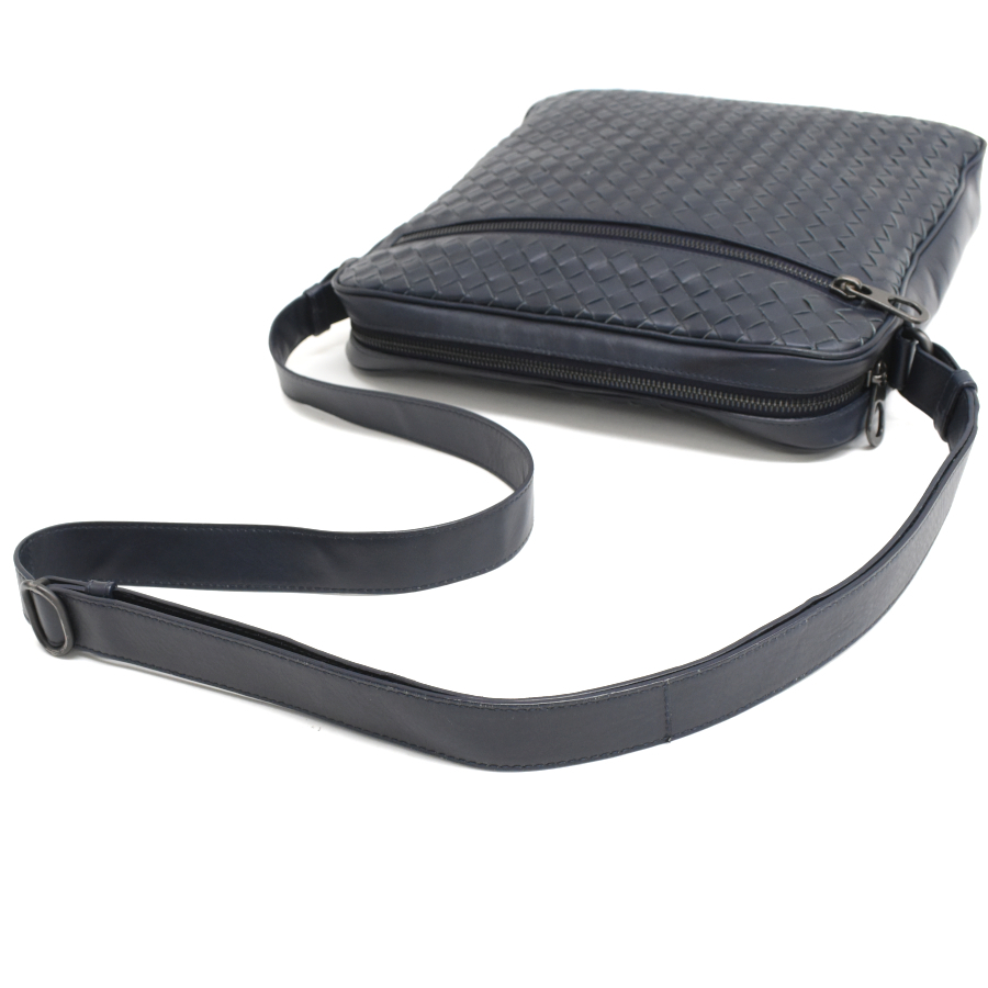 ボッテガヴェネタ クロスボディ ショルダーバッグ イントレチャート レザー ネイビー BOTTEGA VENETA