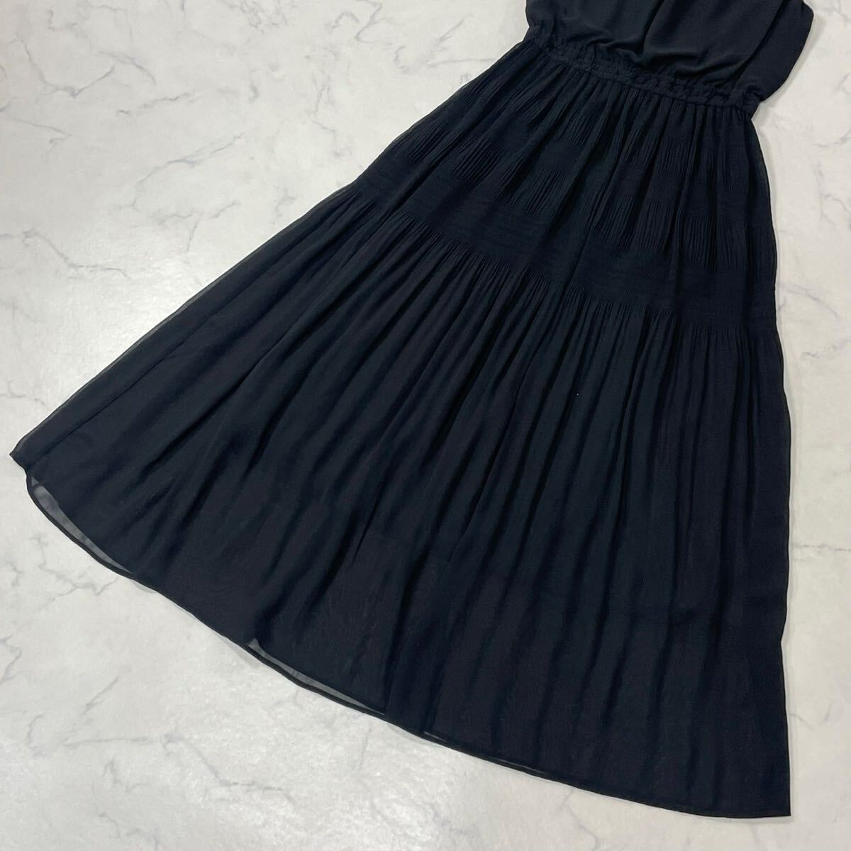 Lily Brown リリーブラウン ワントーン 裏地付き ウエストゴム シャーリング ギャザー ボタン ノースリーブ フレア ロング ワンピース F_画像3