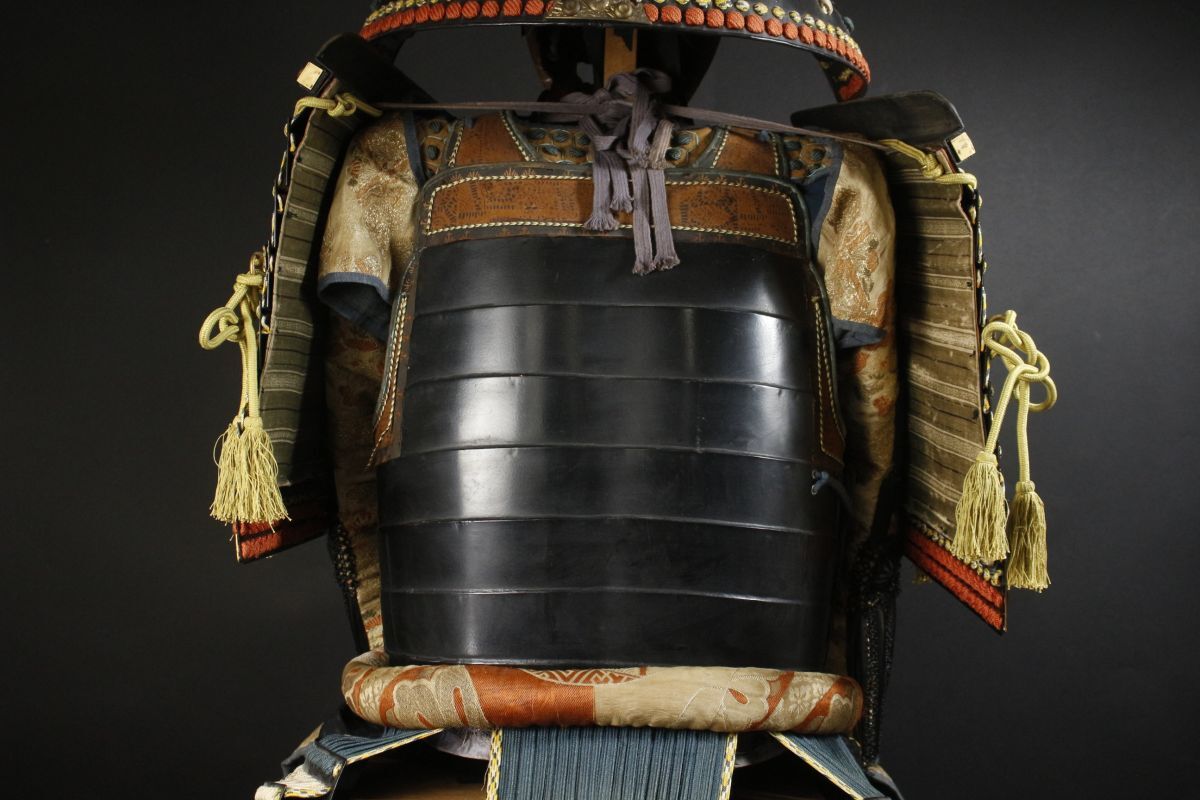 【LIG】光忍作 鉄地 丸違鷹羽家紋入鎧一式 八間筋兜 鎧柜 鎧兜 甲冑 時代武具 [.QEW]25.6