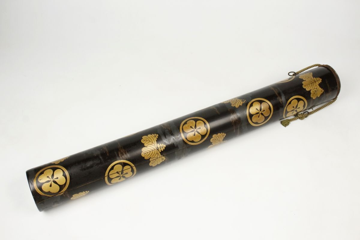 【LIG】時代名品 黒漆塗金蒔絵 家紋入水筒 大型65㎝ 五七桐紋 丸に片喰紋 金縁 長筒 旧家収蔵品 [.YR]25.3_画像2