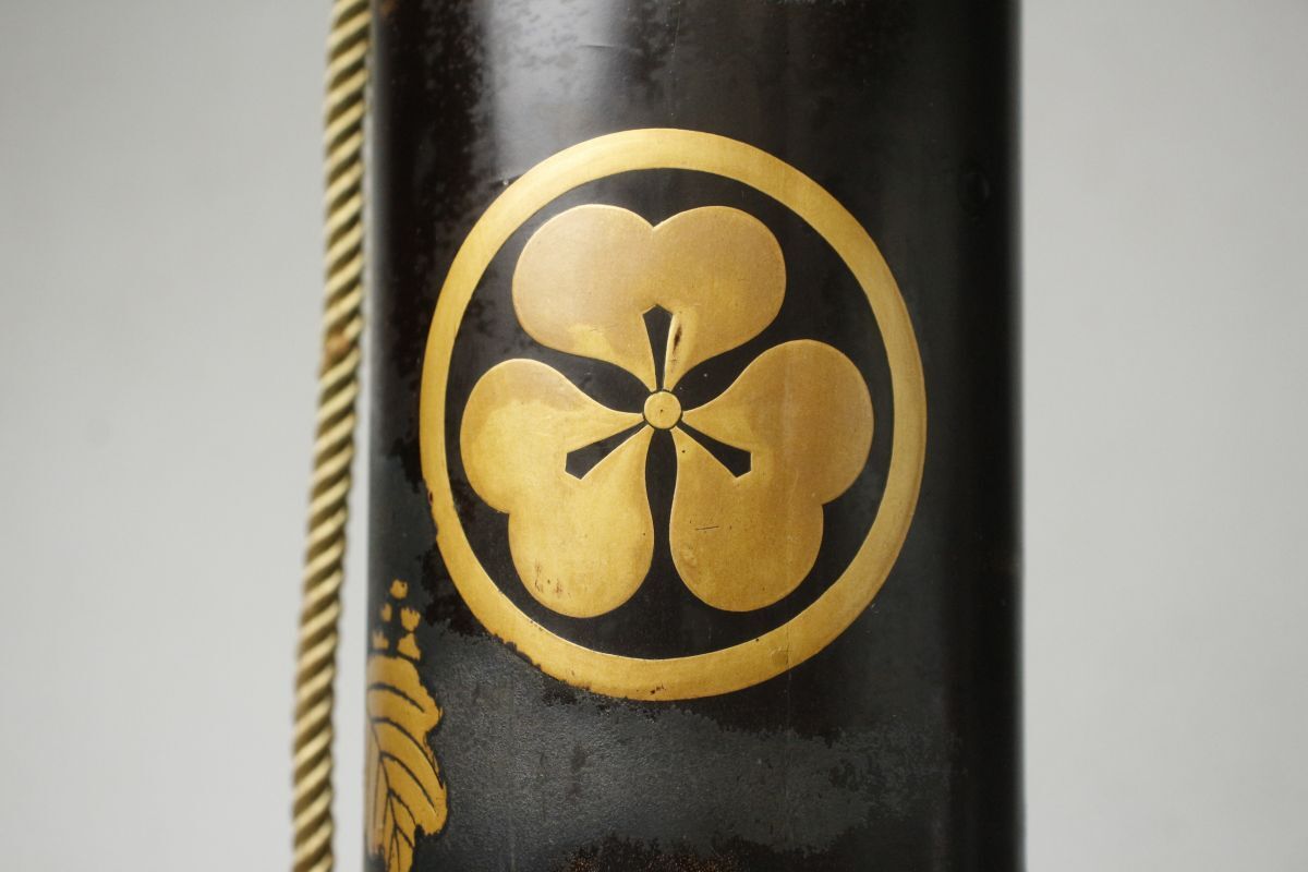 【LIG】時代名品 黒漆塗金蒔絵 家紋入水筒 大型65㎝ 五七桐紋 丸に片喰紋 金縁 長筒 旧家収蔵品 [.YR]25.3_画像7