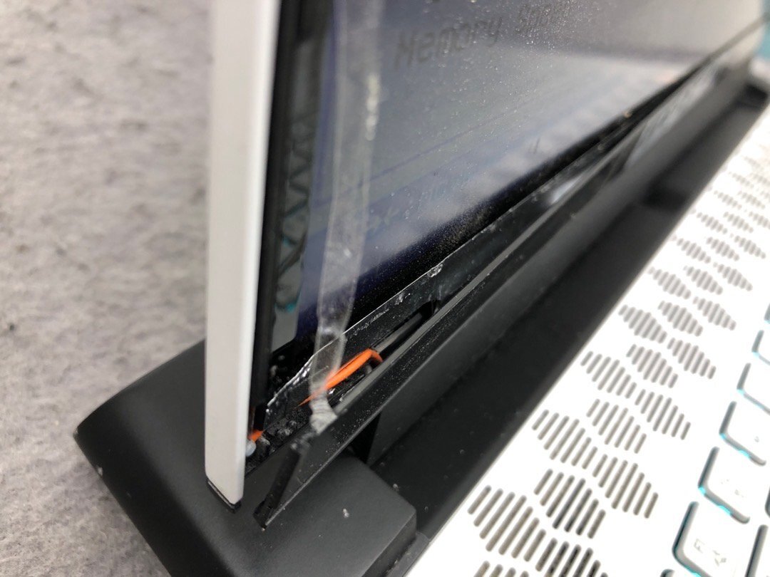 ジャンク【DELL】AlienWare m15 R3 Corei7-10875H メモリ32GB SSDなし GeForce RTX 2080 Super 15.6inch 畫面破損 映像表示正常 BIOS起動(dòng)OK