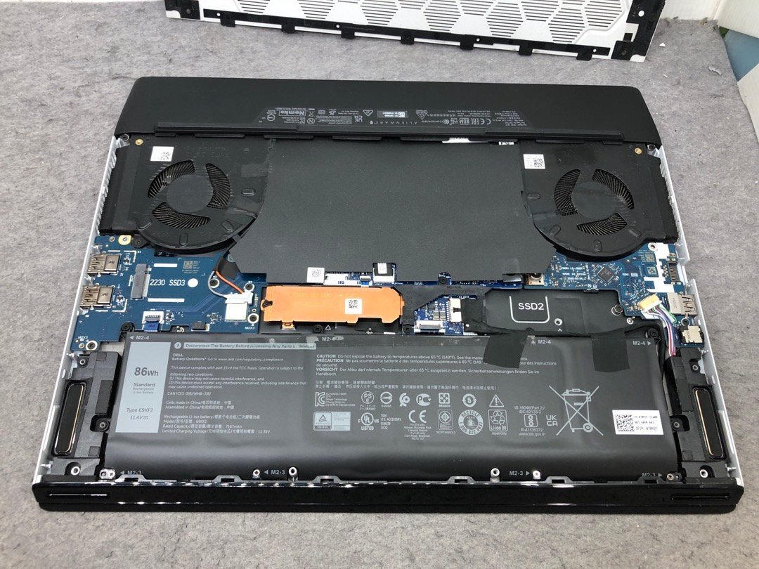 ジャンク【DELL】AlienWare m15 R3 Corei7-10875H メモリ32GB SSDなし GeForce RTX 2080 Super 15.6inch 畫面破損 映像表示正常 BIOS起動(dòng)OK