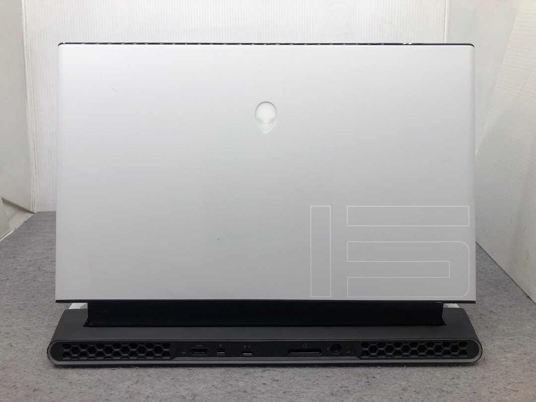ジャンク【DELL】AlienWare m15 R3 Corei7-10875H メモリ32GB SSDなし GeForce RTX 2080 Super 15.6inch 畫面破損 映像表示正常 BIOS起動(dòng)OK