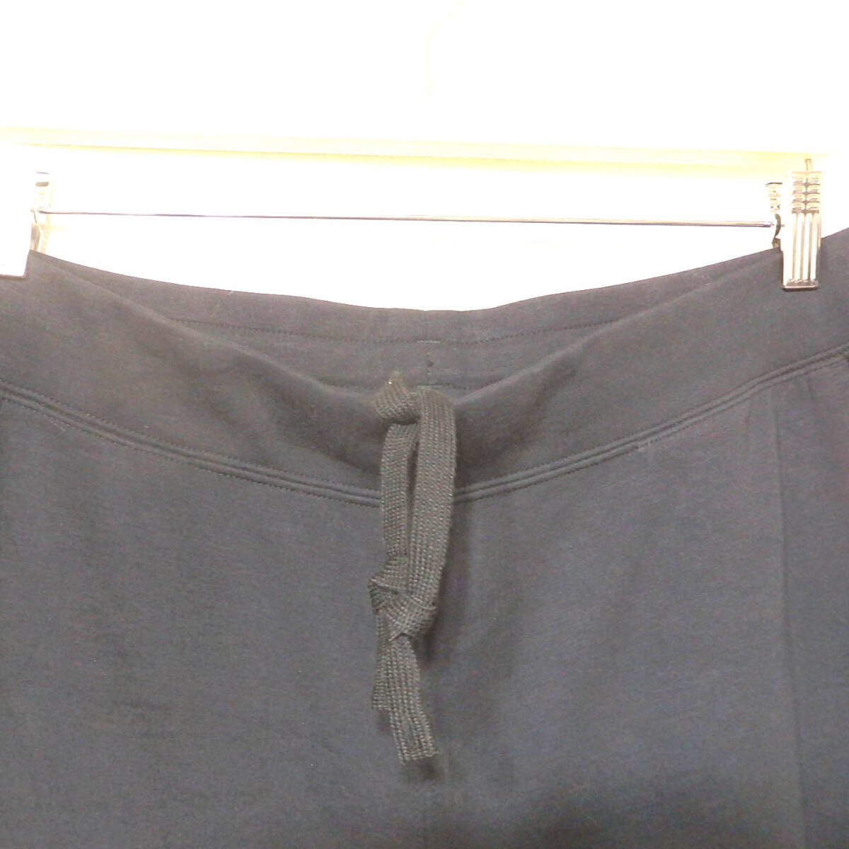 【送料無料】ユニクロ　ドライストレッチスウェットパンツ　K２２　黒淡い/XLサイズ　メンズ　