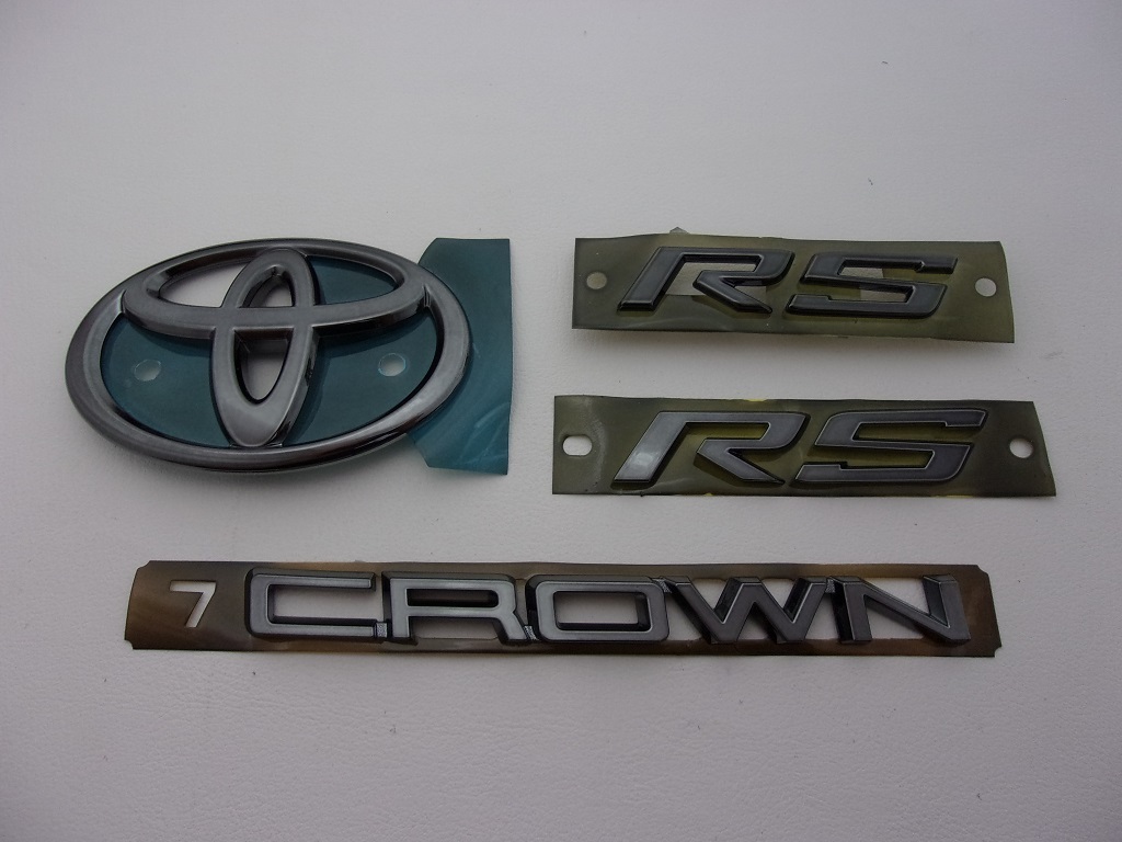 7トレジャー 【 TOYOTA 220系 CROWN 】 トヨタ 220系 クラウン RS (ガソリン車) プラチナ ブラック エンブレム 4点セット