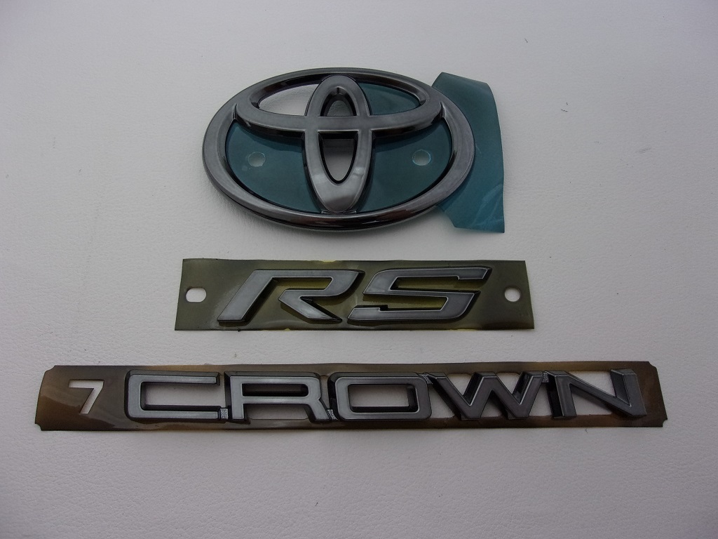 7トレジャー 【 TOYOTA 220系 CROWN 】 トヨタ 220系 クラウン RS (ガソリン車) プラチナ ブラック エンブレム 4点セット