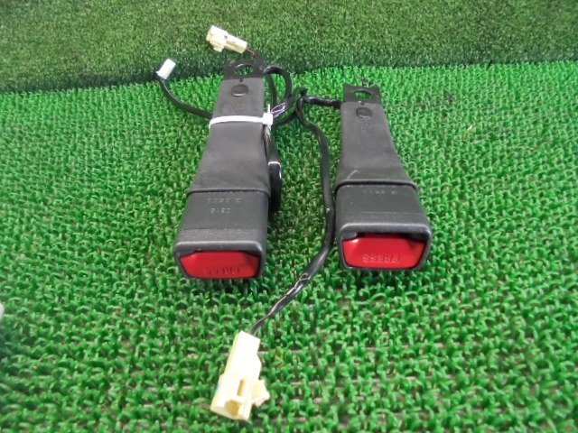 4EN3660JJ4 ) トヨタ パッソ QNC10 后期型 純正フロントシートベルトバックル左右セット
