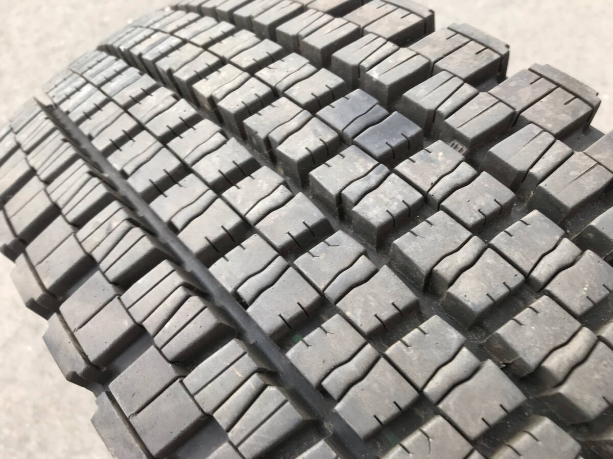 【M】 中古  9R19.5  14PR  SP020A  2017年製  ダンロップ  スタッドレス  2本セット  _画像4