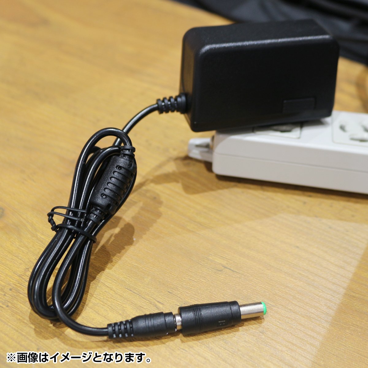【送料無料】[変換プラグ8種付] 汎用 AC アダプター 12V 2A AC/DC プラグ サイズ5.5×2.1mm 0.5A 1A 1.5A 1.8A 2.0A 対応 電源 コード