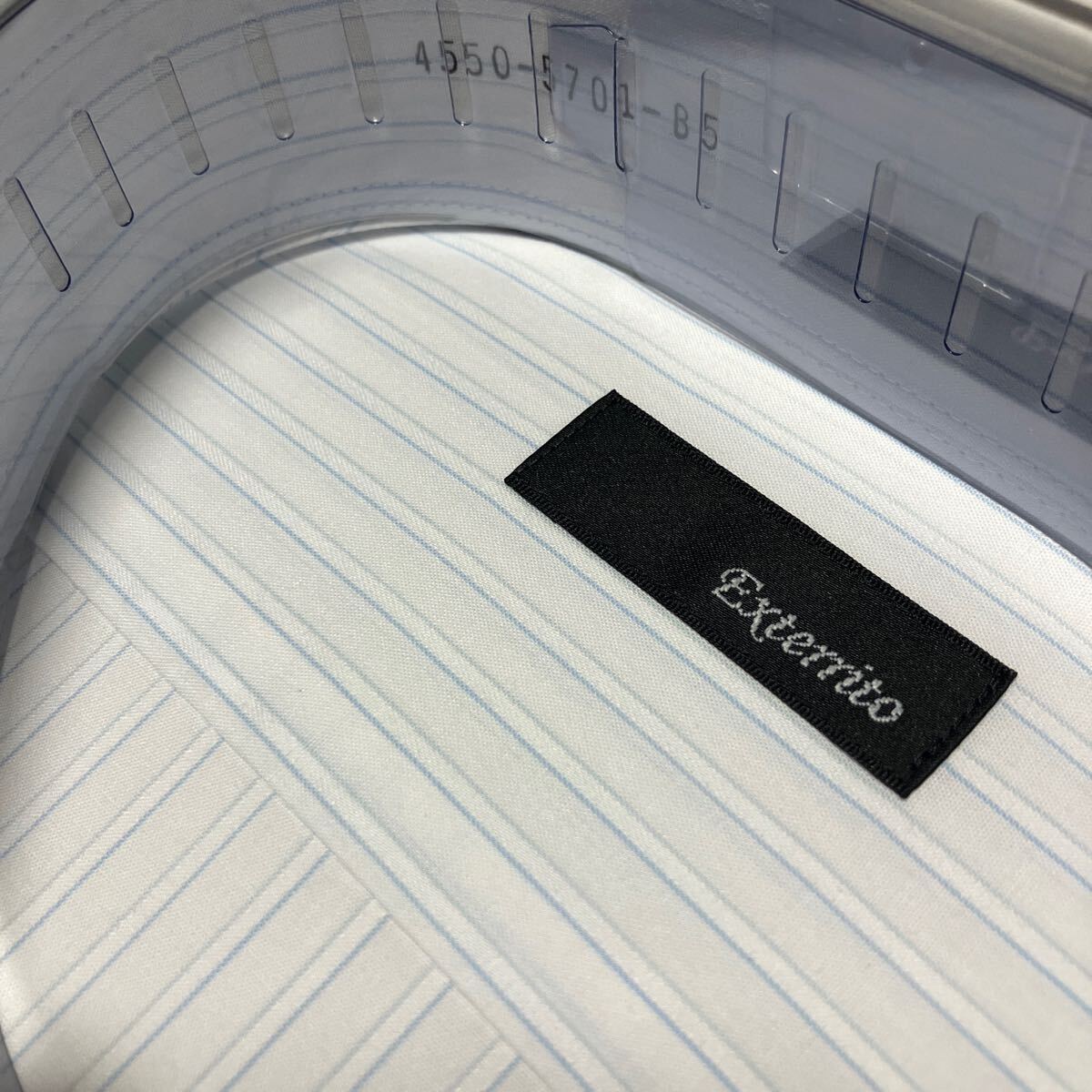 百貨店販売品　Exterrito　形態(tài)安定　白×ブルーストライプ卆袖ワイシャツ　LL(首43㎝)　ボタンダウン　スリムフィット　送料無料