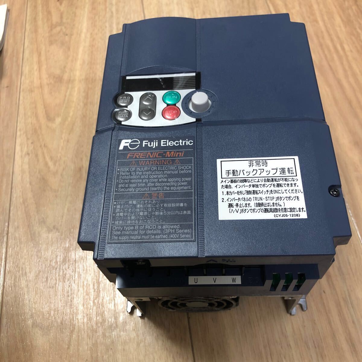 中古品富士電機 FRN3.7C2S-2J 正規品動作保証 国内から即日発送1/2 A-1 その他