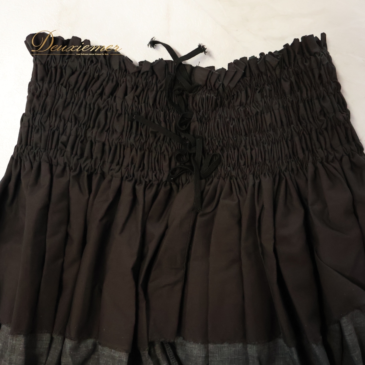 【美品 フラダンス衣装】ブラック エムエムジェイ パウスカート 黒 赤 レフア柄 美品 フラダンス衣装】ブラック エムエムジェイ パウスカート 黒