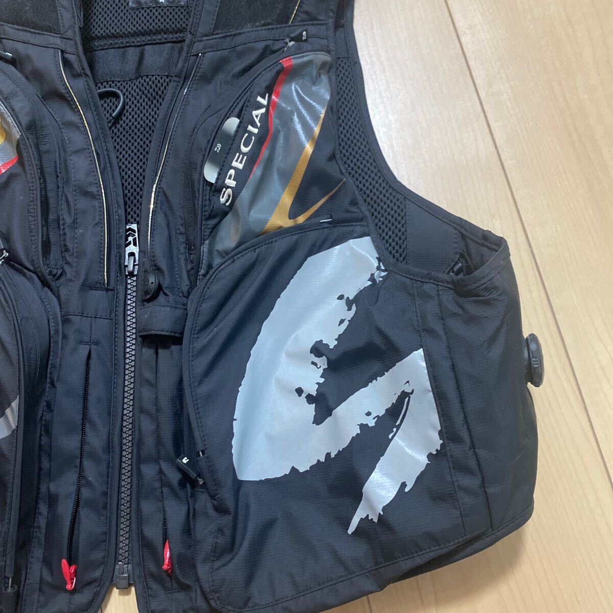ダイワ スペシャル 鮎ベスト Mサイズ DV-1008 DAIWA SPECIAL デザインもよく、人気の鮎ベストです。 ショートベスト ブラック 鮎