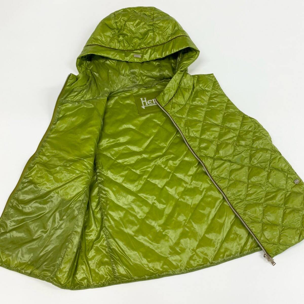 1f6 【美品】HERNO ヘルノ キルティングダウンベスト サイズ44 グリーン系 ダウン90フェザー10 レディース 女性用 アウター