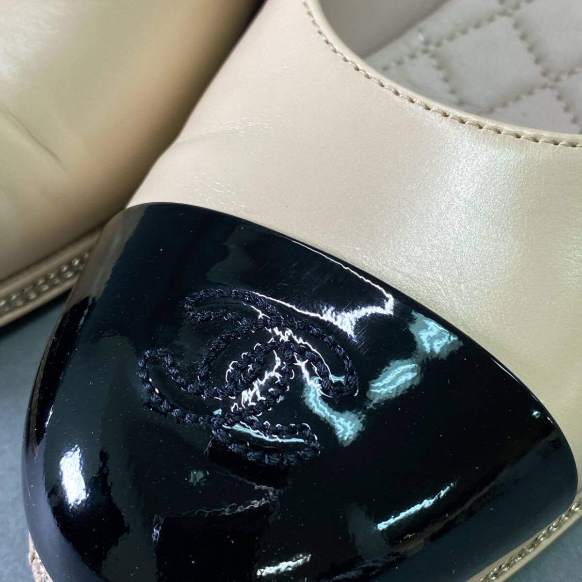 1f11 【美品】CHANEL シャネル 2022 バイカラー チャンキーヒール レザーパンプス G40060 サイズ36 1/2C レディース 女性用 靴