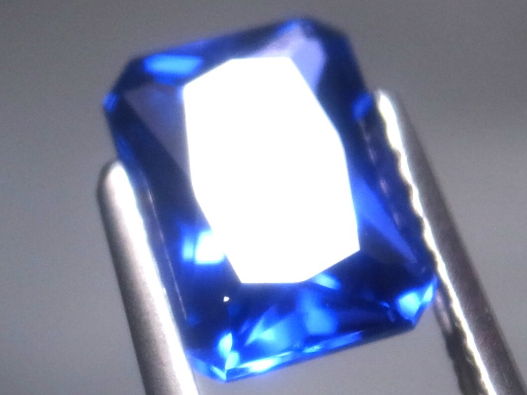 2.30ct 新品?タンザナイトカラー 合成人造寶石 ヤグセラミック ＹＡＧ（イットリウム?アルミニウム?ガーネット）