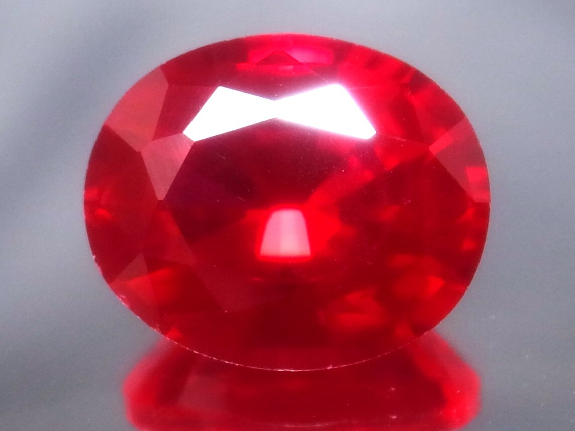 6.50ct c 新品?ピジョンブラッドカラー合成ルビー ブラックライト発色効果あり