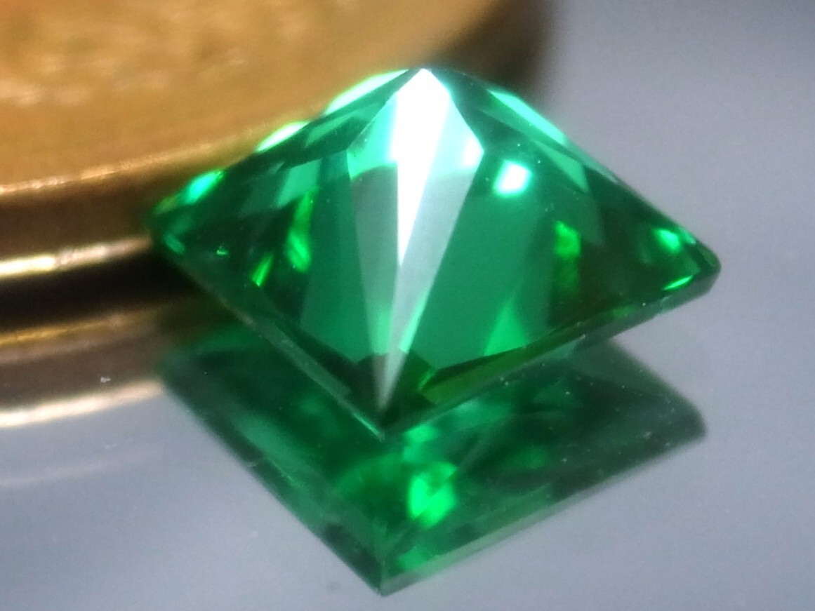 2.31ct a 新品?大粒サイズ?ザンビアエメラルドカラー合成人造寶石ヤグセラミック ＹＡＧ （イットリウム?アルミニウム?ガーネット）