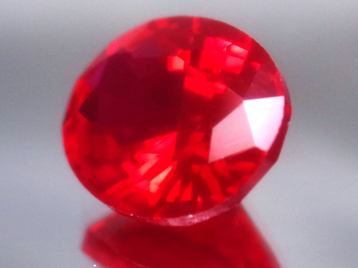 6.50ct c 新品?ピジョンブラッドカラー合成ルビー ブラックライト発色効果あり