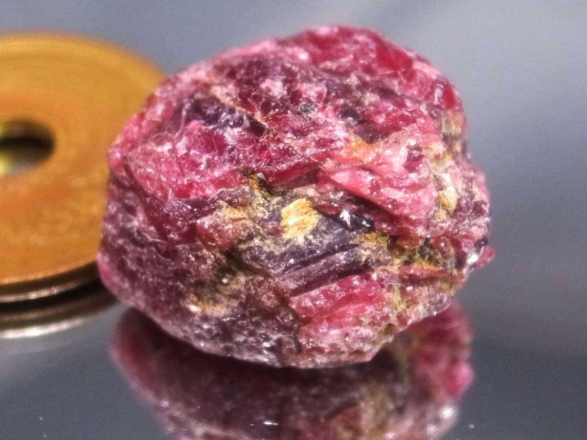39.03ct 新品?特大サイズ?変色効果有り?天然ルビー原石 モザンビーク産