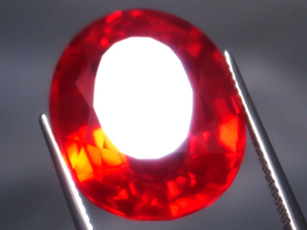33.86ct 新品?特大サイズ?ピジョンブラッドカラー合成ルビー ブラックライト発色効果あり