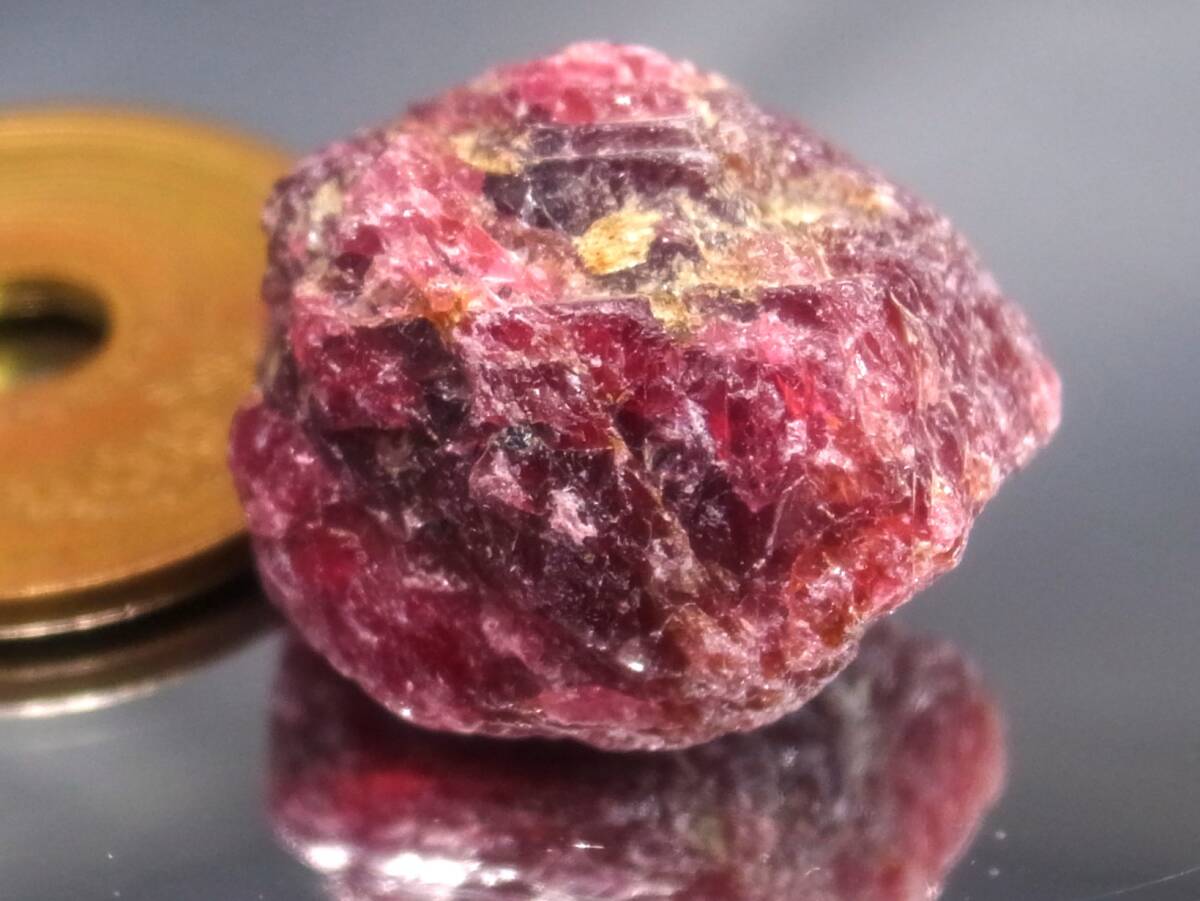 39.03ct 新品?特大サイズ?変色効果有り?天然ルビー原石 モザンビーク産