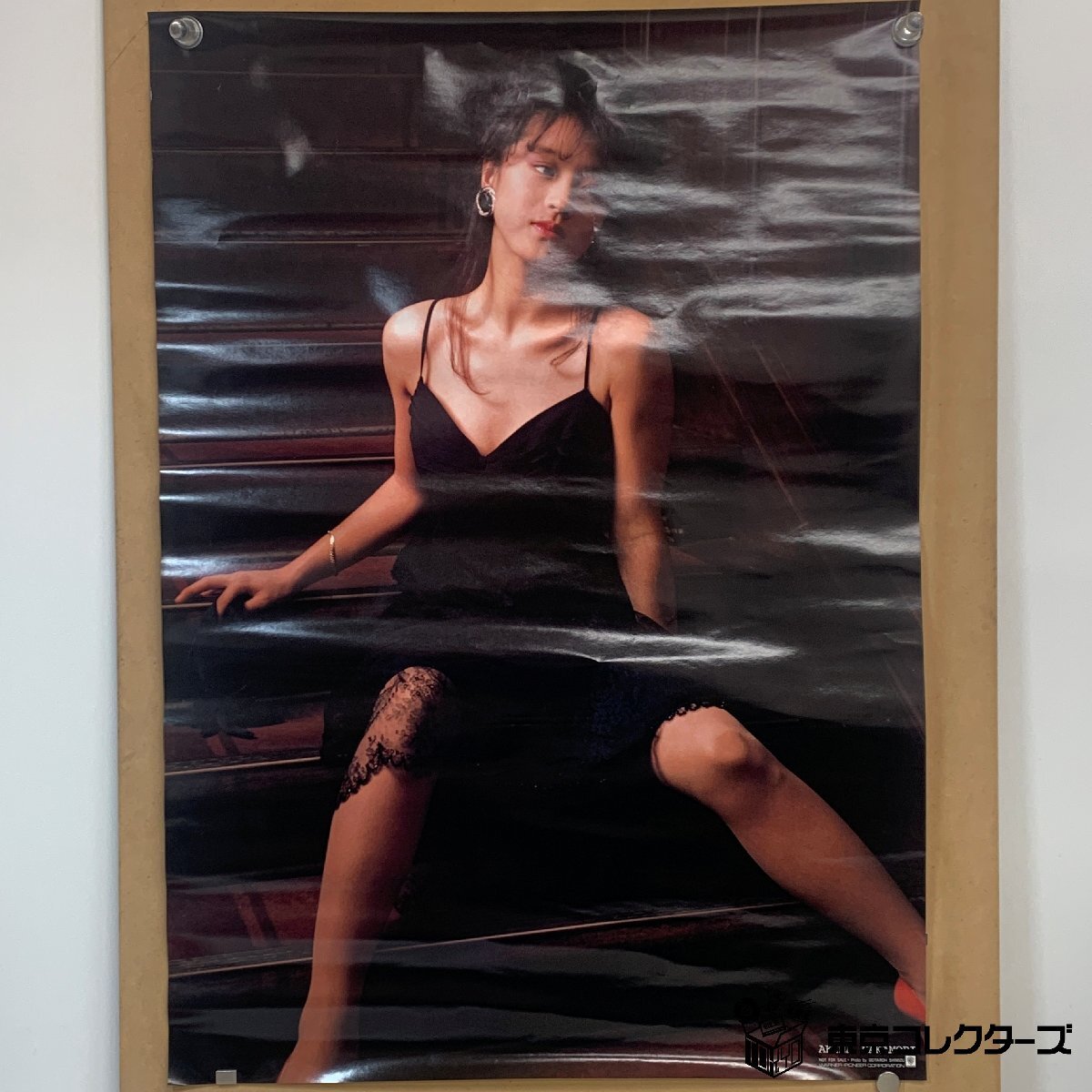 中森明菜 B2サイズ ポスター 当時品 ワーナー パイオニア 黒 B2ポスター】中森明菜 AKINA NAKAMORI WARNER-PIONEER 黒ドレス
