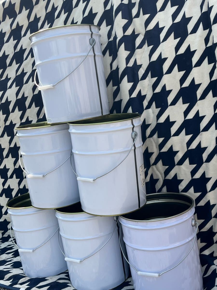 空ペール缶 　鉄制20L 6缶1セット 蓋なし 使用済みオイル缶 無地白色 簡単に洗浄しました ゴミ箱 物入れ 傘立て など 鉄制丈夫