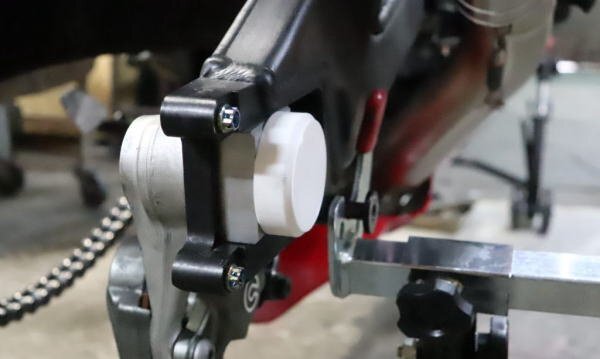 Route33.jp YZF-R6用（13S）リアブレーキサポート固定治具 タイヤ交換 ホイール交換 アイデア商品